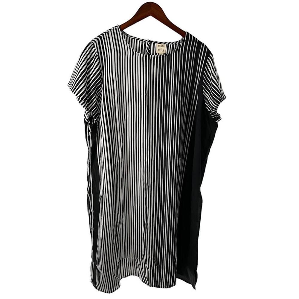 Truth + Style Printed Chiffon Tunic with Cami with Cami Black/White - Petite